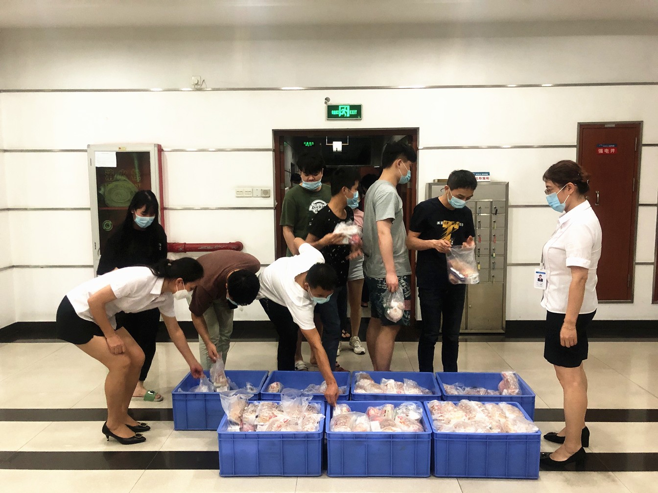 暖人心，鼓干勁 - 公司工會慰問一線加班員工